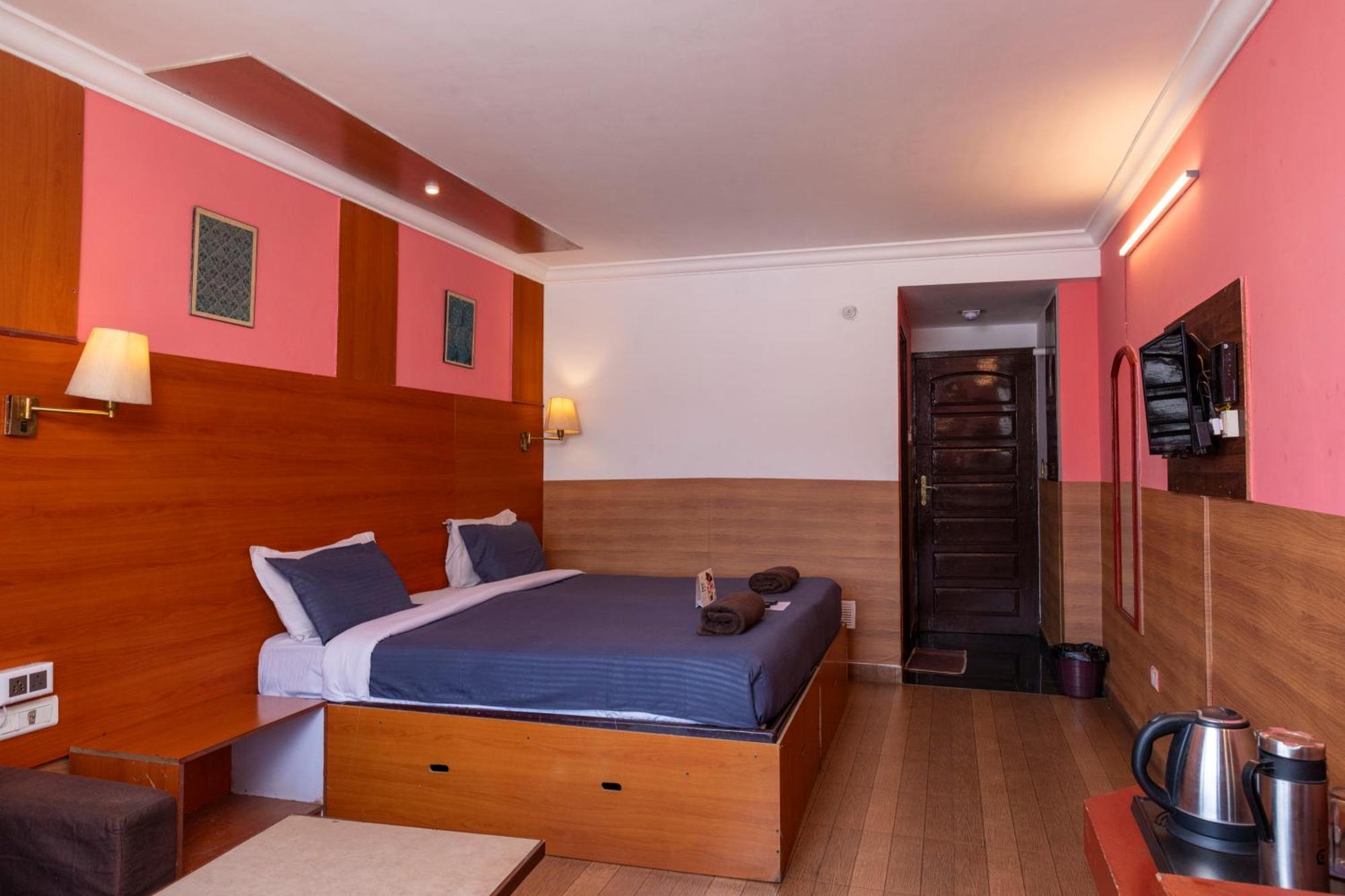 Devi Enterprises - Hotel Khems อูตี ภายนอก รูปภาพ