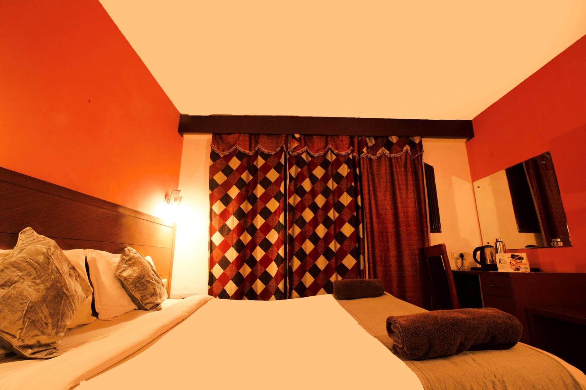 Devi Enterprises - Hotel Khems อูตี ภายนอก รูปภาพ